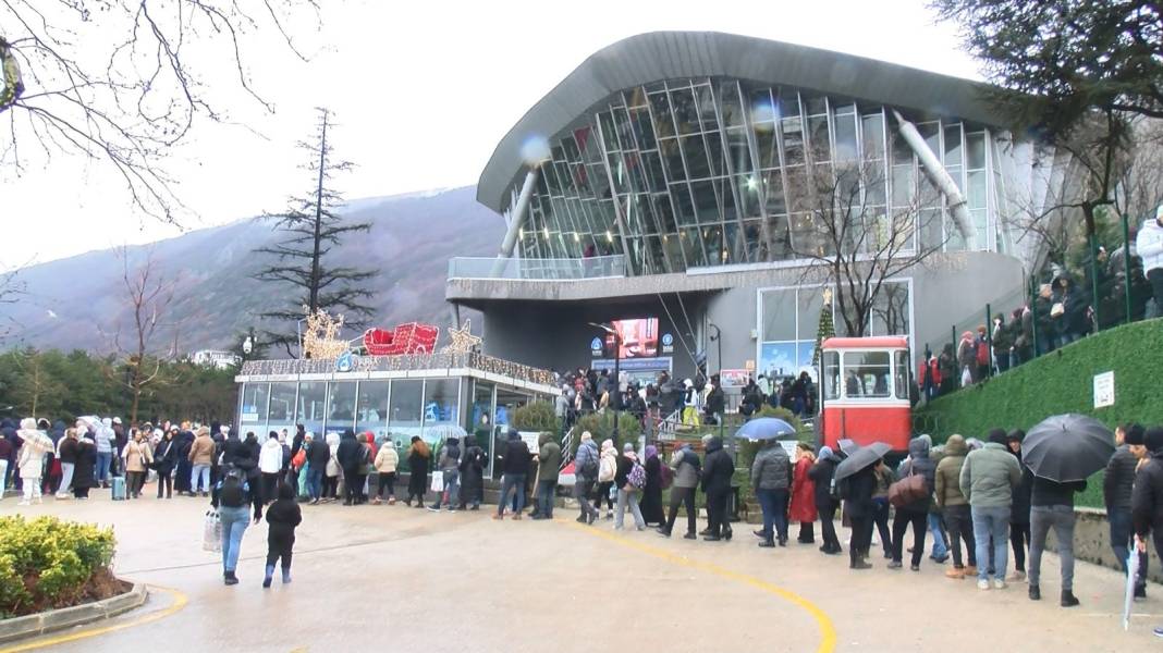 Kayak merkezleri yılbaşında tıklım tıklım: Fiyatlar dudak uçuklattı 8