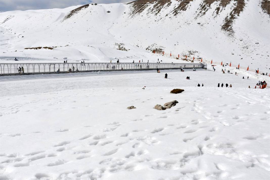 Kayak merkezleri yılbaşında tıklım tıklım: Fiyatlar dudak uçuklattı 3