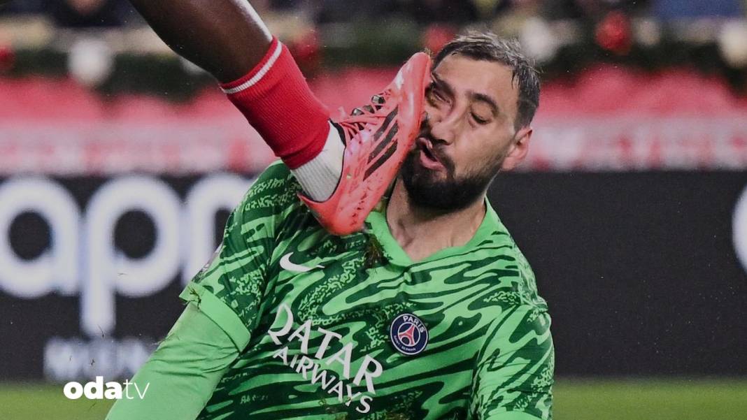 Futbol maçı mı kafes dövüşü mü? Donnarumma'nın suratı paramparça oldu 1