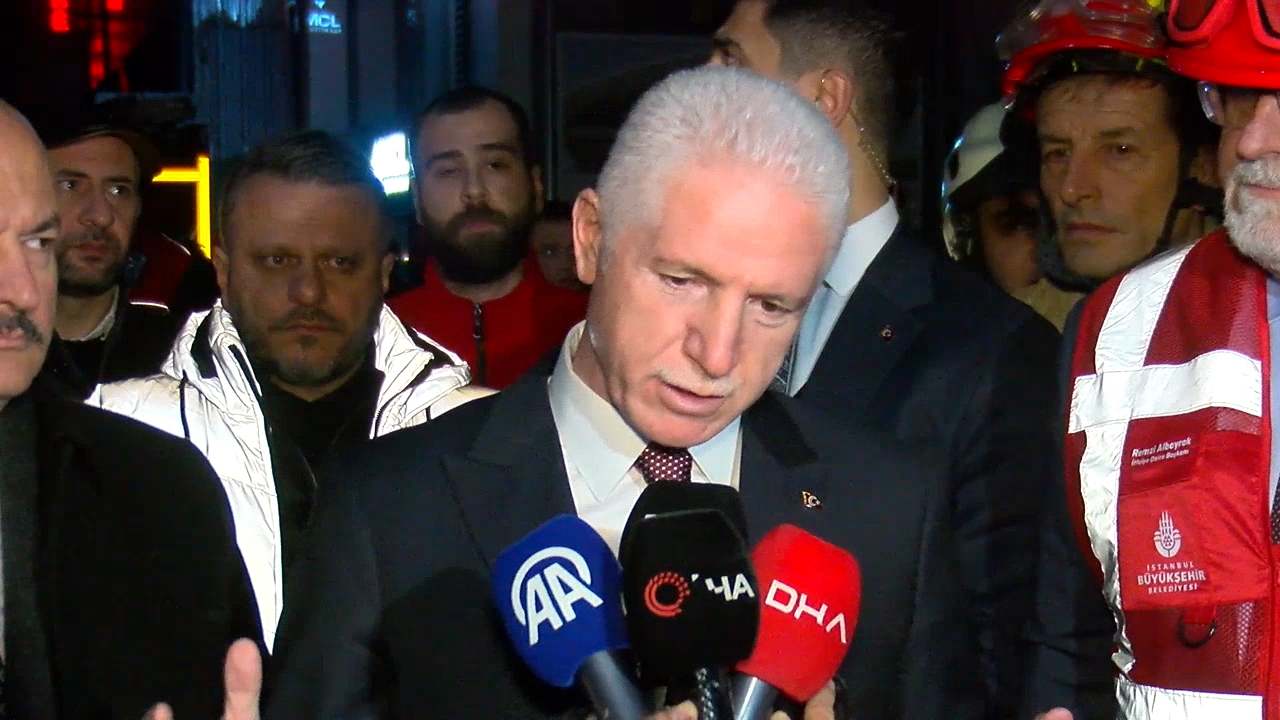 Vali Gül’den Güngören’deki bina çökmesine ilişkin açıklama: İşçinin kurtarılma çalışması devam ediyor