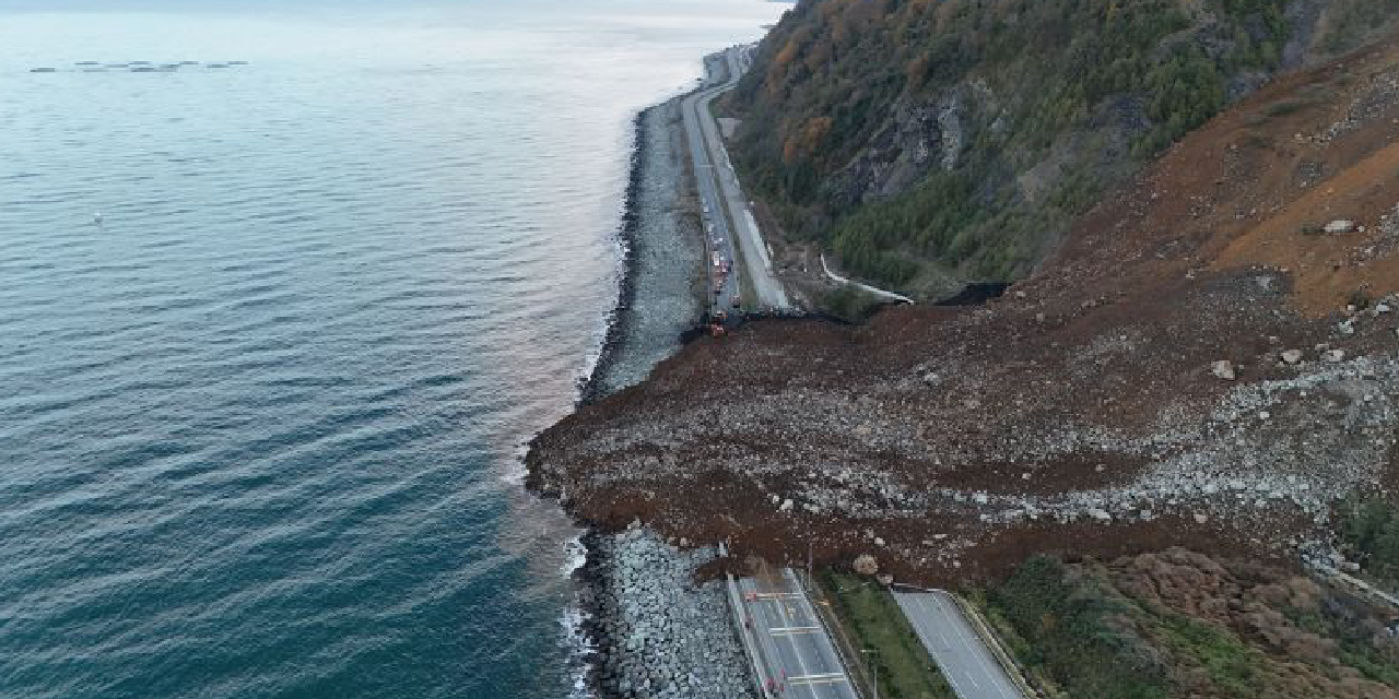 Artvin’de heyelan: Karadeniz Sahil Yolu ulaşıma kapandı
