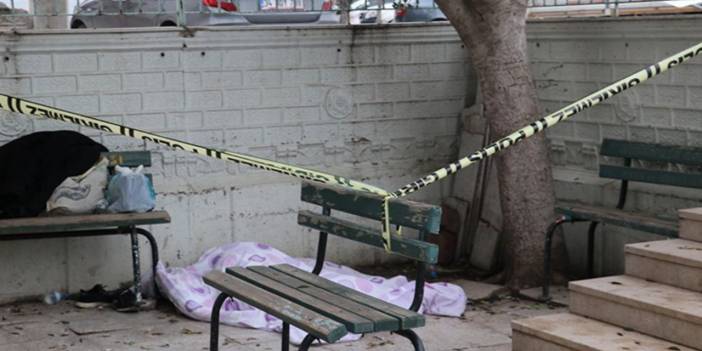 Antalya'da sokakta yaşayan yurttaş cami avlusunda ölü bulundu: "Üzerindeki kıyafetleri bile hala ıslak"