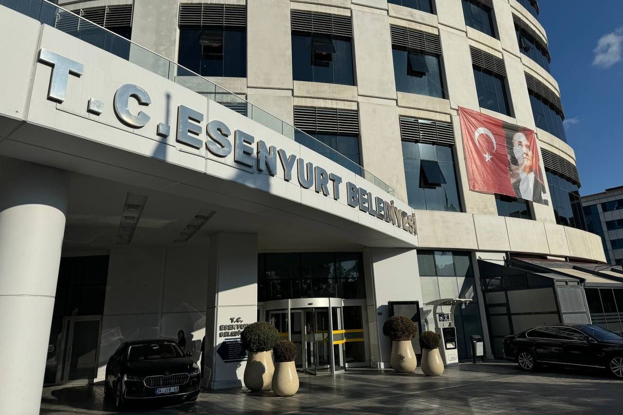 Esenyurt kayyumundan AKP'li kayınbiraderlere atama jesti