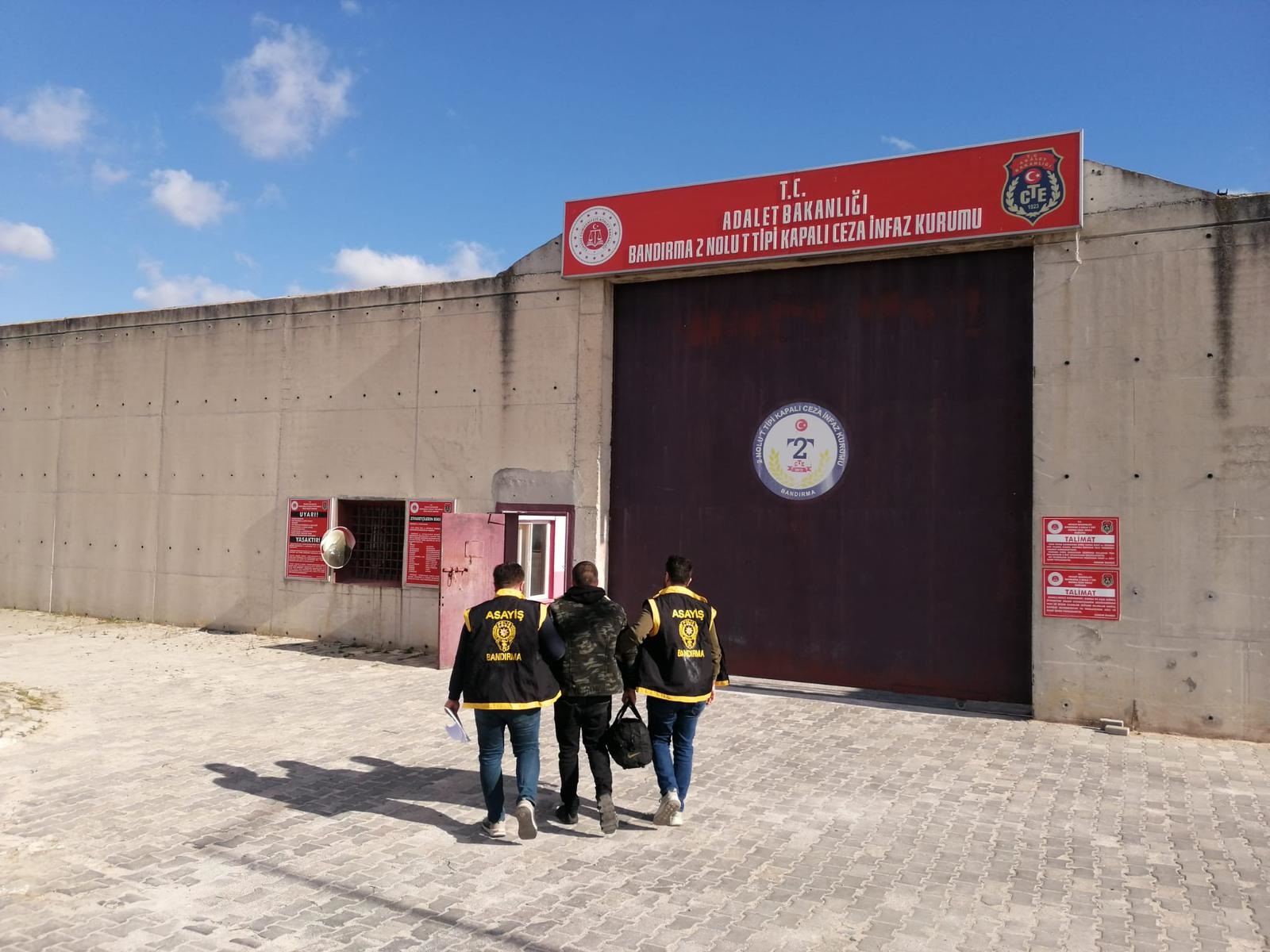 Balıkesir'de aranan hükümlü, dövme randevusunda yakalandı