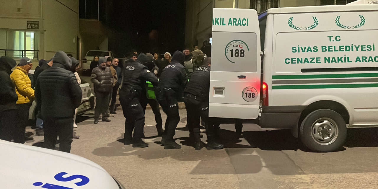 Alacak yüzünden kardeşini ve annesini vahşice katletti