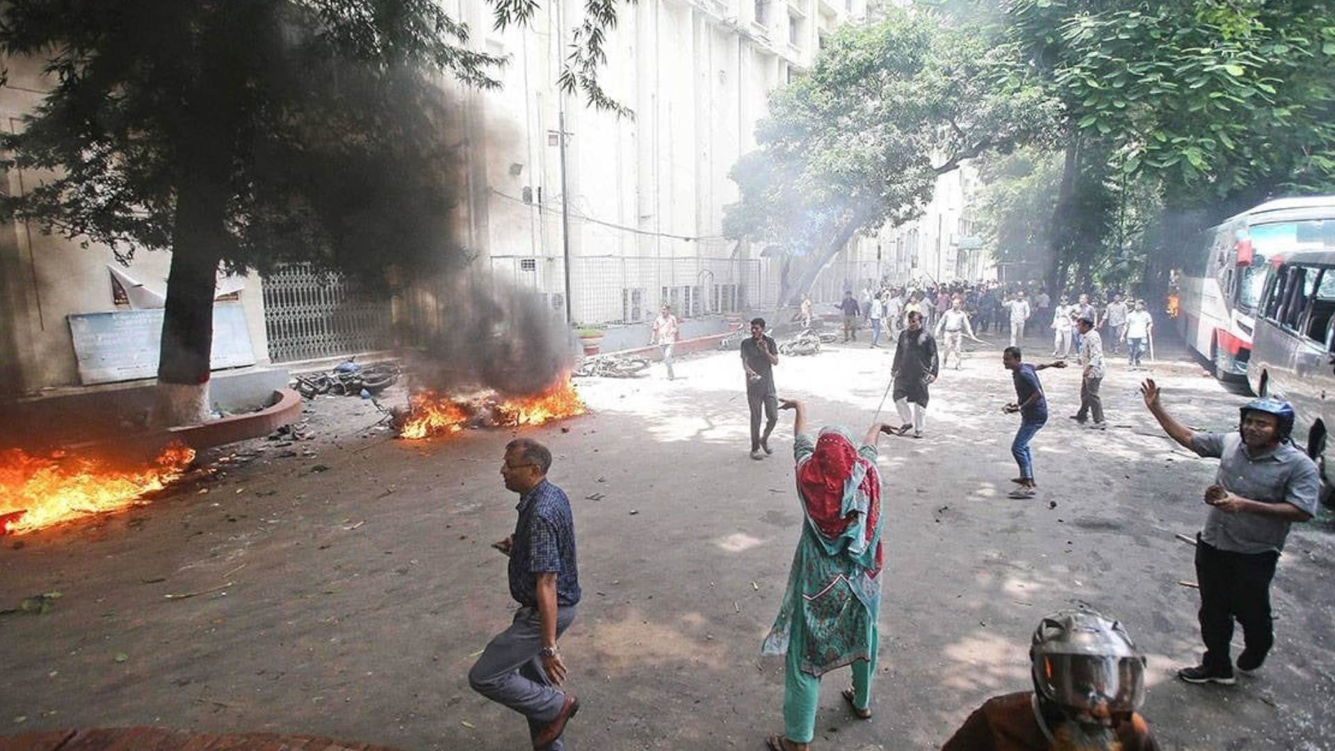 Bangladeş'te öğrenci protestoları: Parlamento feshedilmezse sert eylemler başlayacak