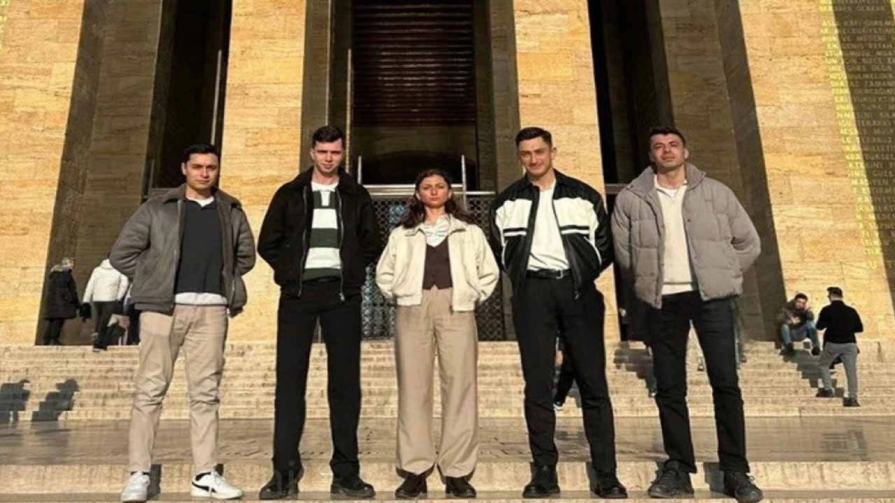 Dört üye teğmenlerin ihracına karşı çıktı