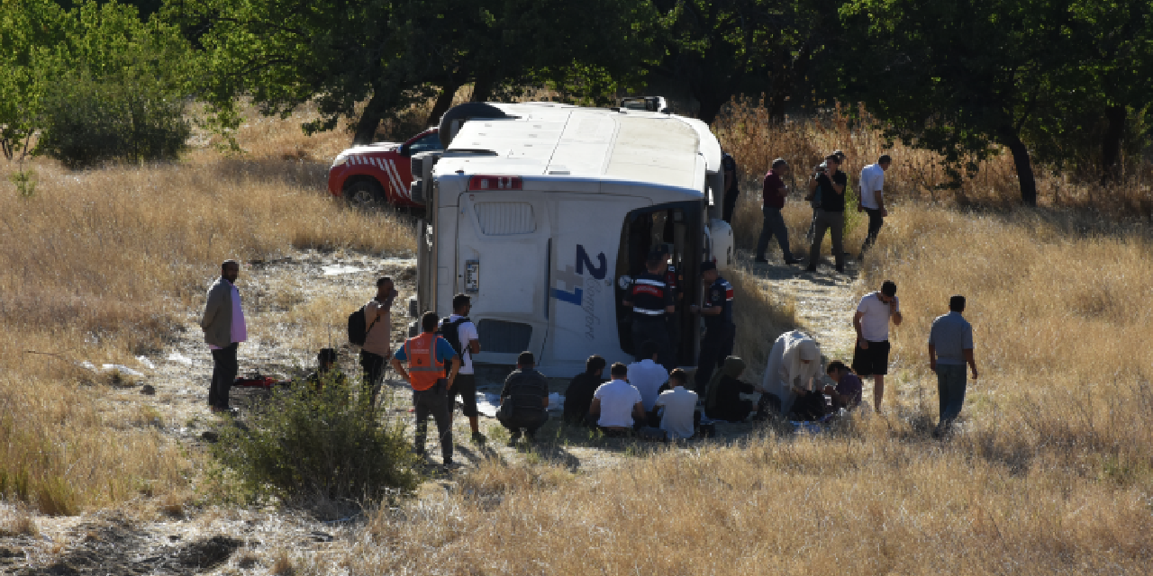 Malatya'da otobüs şarampole devrildi ikisi ağır 22 yaralı var