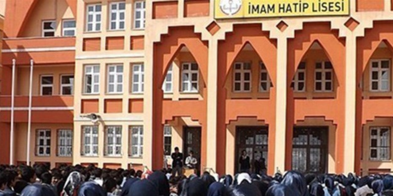 İmam Hatip Müdüründen öğrencilere skandal uyarı: “Başı açık istemiyorum”