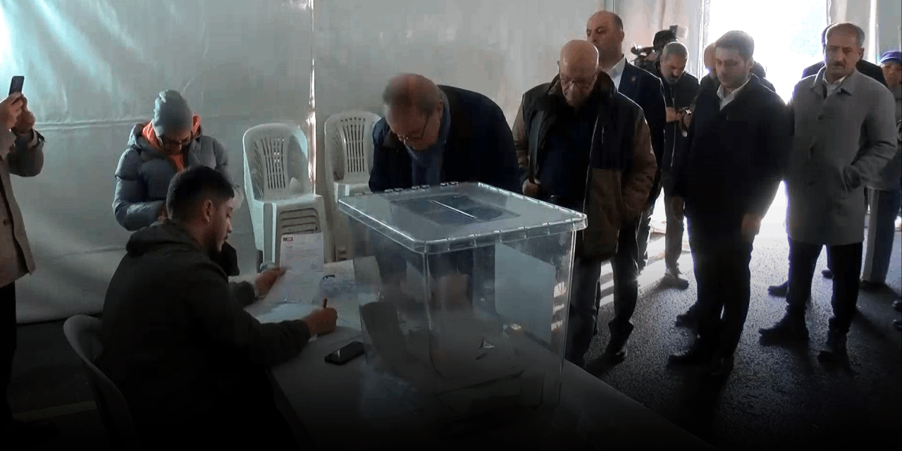 CHP'nin Cumhurbaşkanı adaylığı ön seçimi başladı