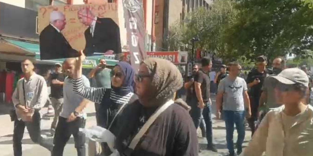 Mahmut Abbas’a TBMM önünde protesto