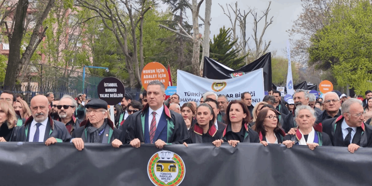 Avukatlar Ankara'da "hukuka saygı" için yürüdü: Susmuyoruz, korkmuyoruz, itaat etmiyoruz