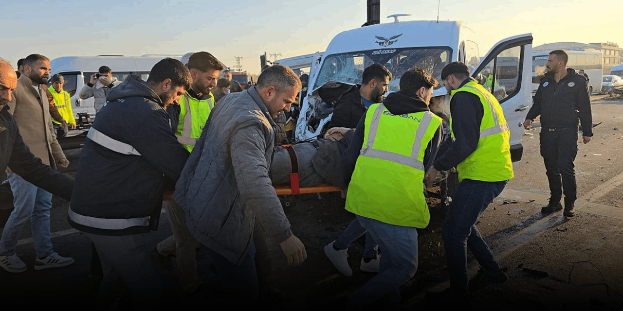 Tekirdağ'da feci kaza: İki işçi servisi kafa kafaya çarpıştı