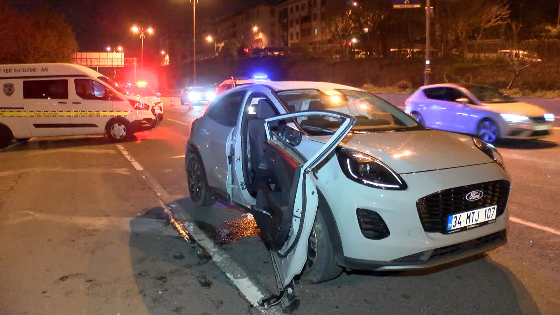 Bayrampaşa'da zincirleme trafik kazası: 2 ölü, 4 yaralı