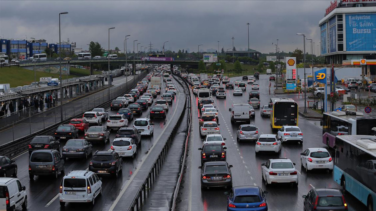 Haftanın ilk gününde İstanbul'da trafik yoğunluğu: Yüzde 60'a çıktı!