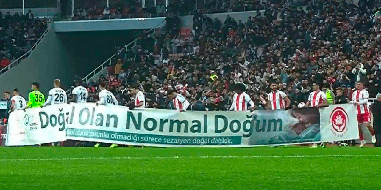 Sivasspor'un yıldız futbolcusu “Doğal olan normal doğum” pankartı için özür diledi