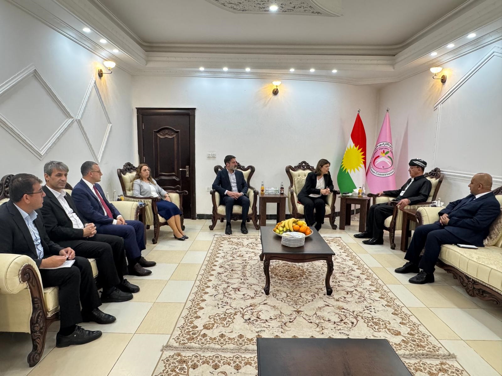 DEM Parti heyeti Erbil'de siyasi parti ve STK'larla bir araya geldi