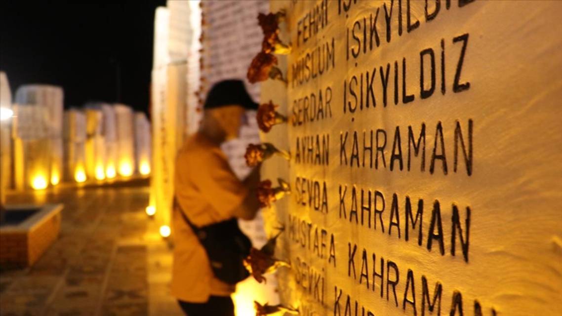 Marmara Depremi unutulmadı! Hayatını kaybedenler anıldı