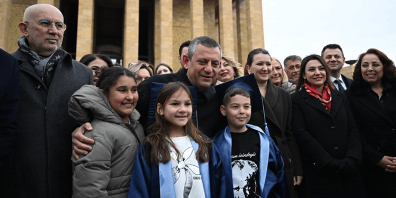 Özgür Özel'den valiliğin yasağına sert tepki: Şuurunu kaybetmiş bir iktidar ile karşı karşıyayız