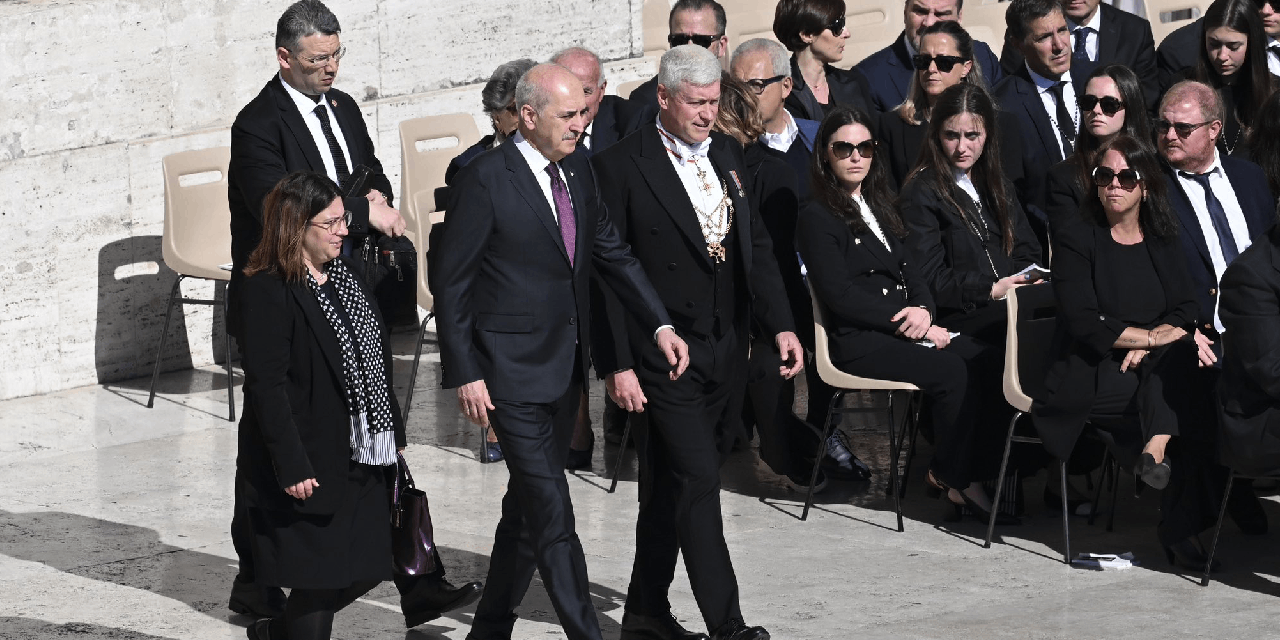 TBMM Başkanı Kurtulmuş, Papa'nın cenaze törenine katıldı