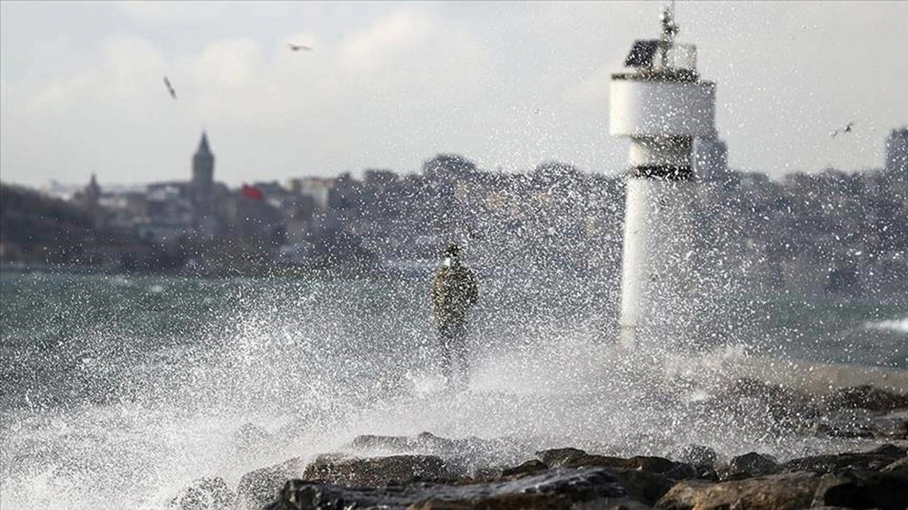 İstanbullular dikkat! Valilik saat verdi, fırtına uyarısında bulundu