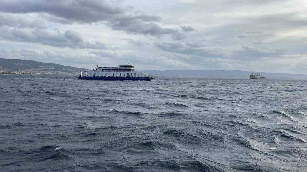 Çanakkale'de feribot seferlerine fırtına engeli