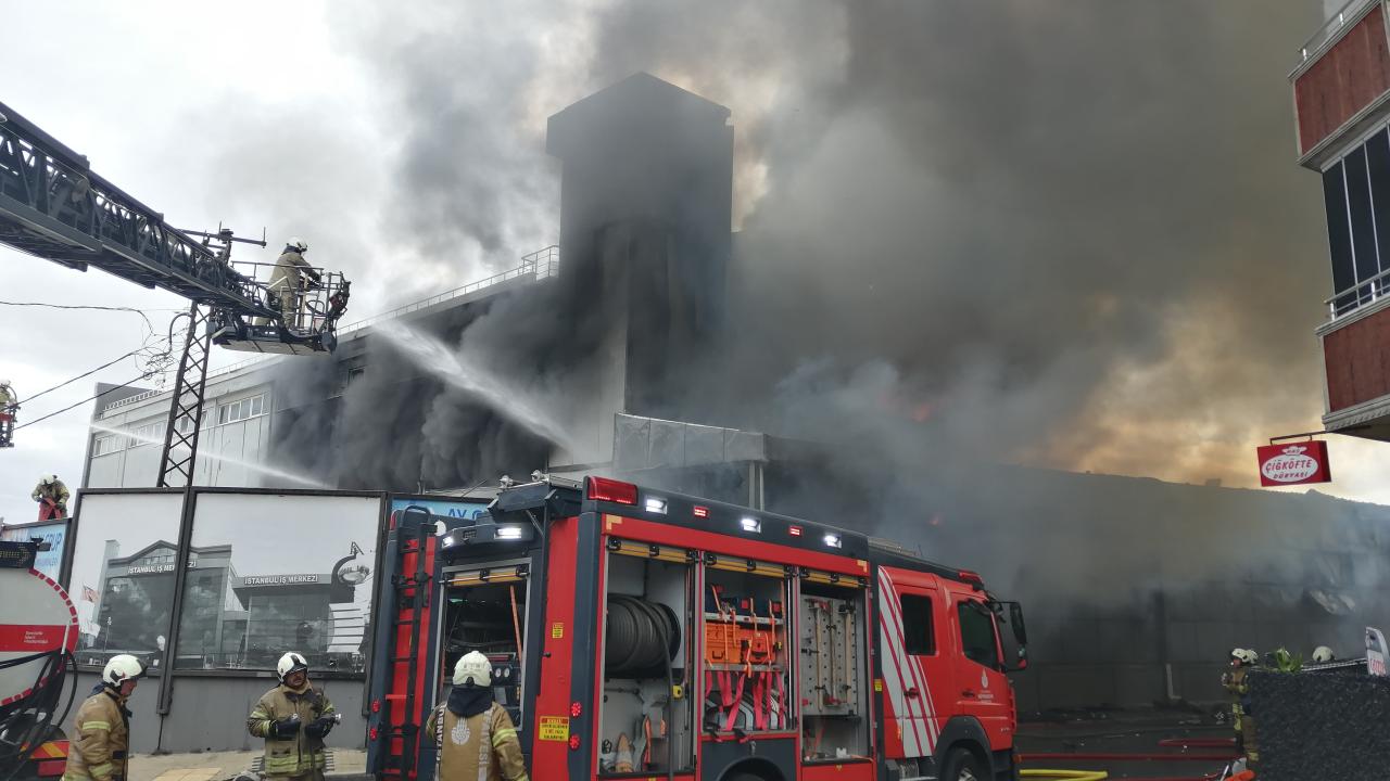 Sancaktepe'de fabrika yangını