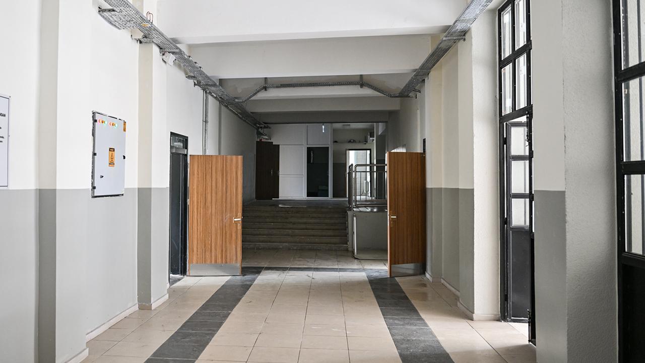 Vali Gül 'Okullarımız evlerden daha güvenli' demişti: İstanbul'da 4 okul binası boşaltıldı