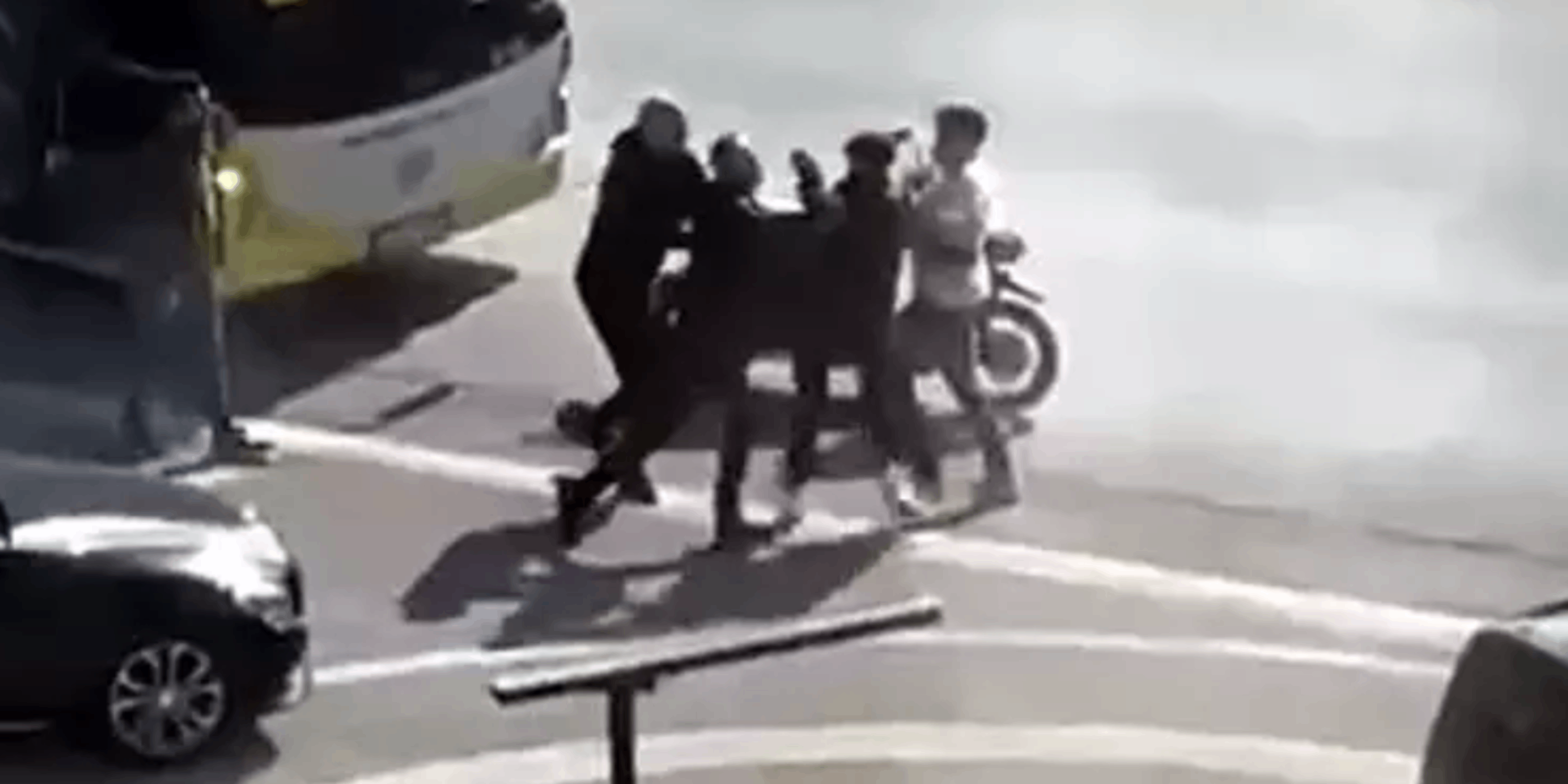 Akan trafikte sürücülerin yol verme kavgası: O anlar kamerada