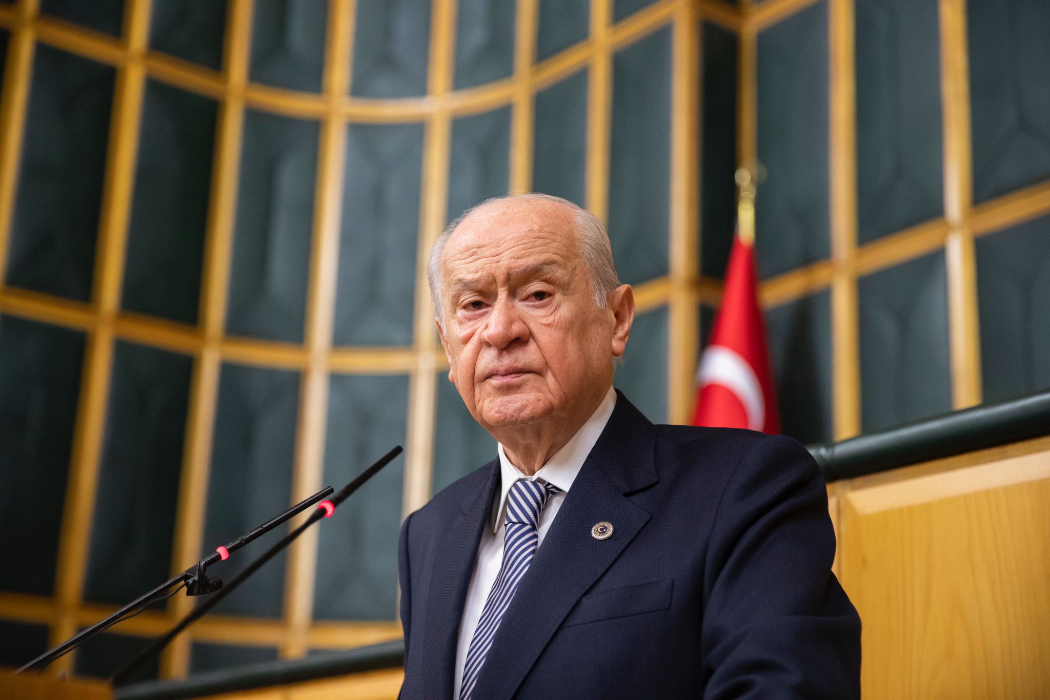 Devlet Bahçeli'den Özgür Özel'in adını anmadan 'geçmiş olsun' mesajı