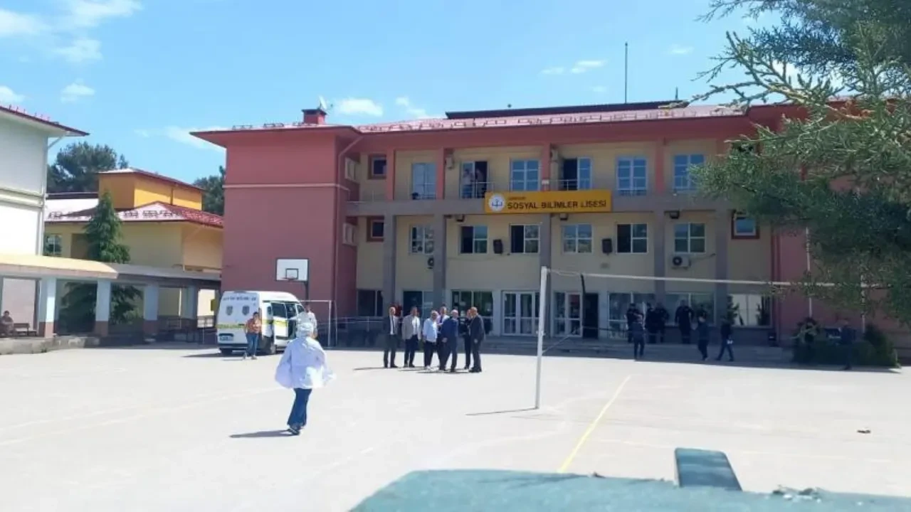 Giresun'da silahlı saldırı: Kardeşleri okul kantininde katletti