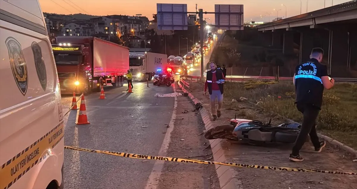 Gebze'de motosiklet beton mikseriyle çarpıştı: Kadın sürücü hayatını kaybetti