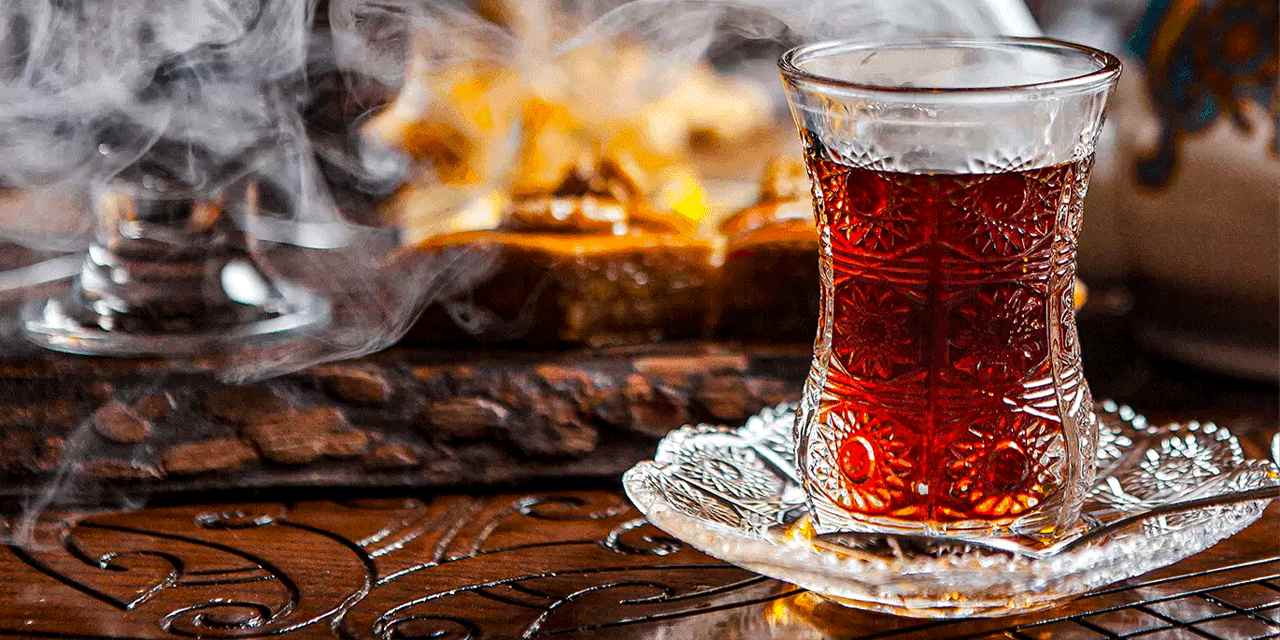 Bu saatler arasında çay 1 TL: Duyan akın etti