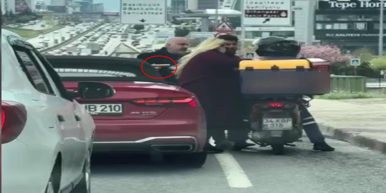 Trafikte korku dolu anlar: Tartıştığı motokuryeye silah çekti