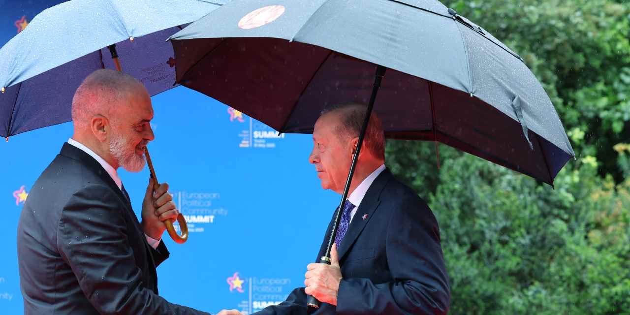 Erdoğan, Arnavutluk'ta: Başbakan Edi Rama tarafından karşılandı
