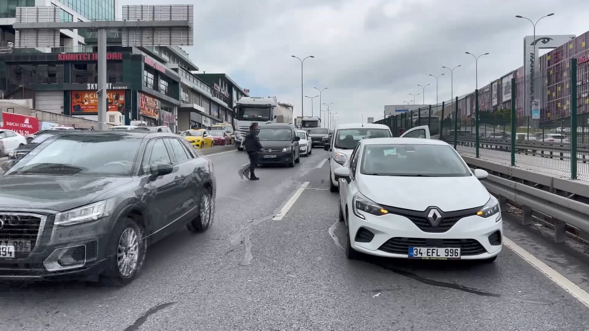 Gelin almaya giderken zincirleme kaza: 3 yaralı