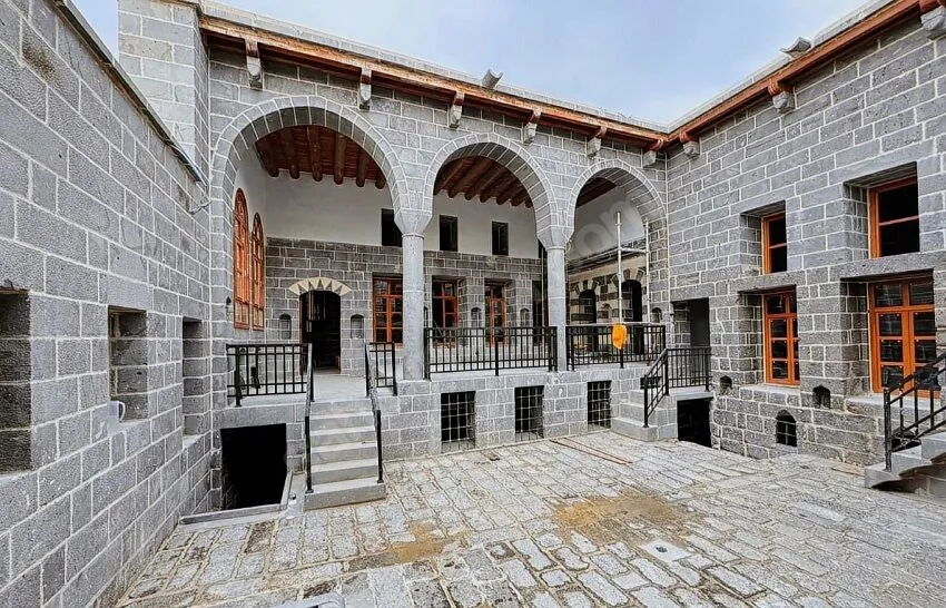 Diyarbakır'da tarihi konak satılıyor: İstenen rakam dikkat çekti