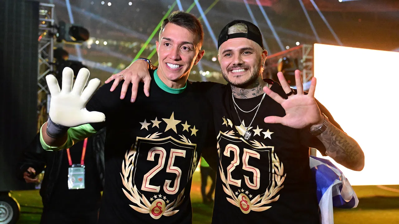 Galatasaray'ın yeni formaları satışa çıktı: İşte 5 yıldızlı yeni logo!