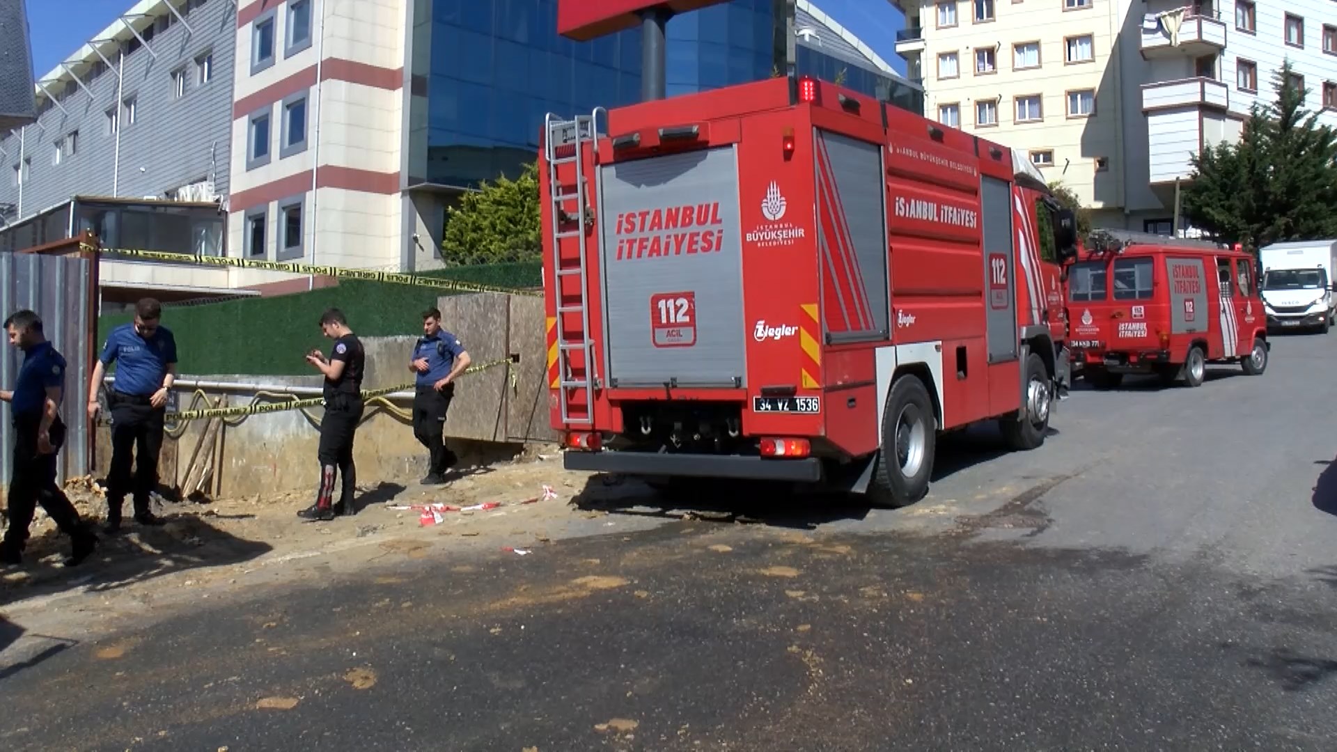 Sancaktepe'de bir inşaatta toprak kayması: 3 işçi yaralandı