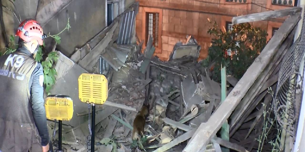 Deprem hasarlı 2 katlı metruk bina çöktü