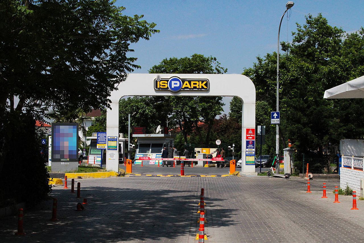 Geçici kapatılan İSPARK otoparkları açıldı