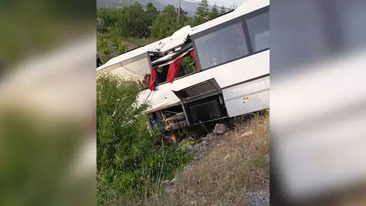 Isparta'da tur otobüsü şarampole devrildi: 16 yaralı