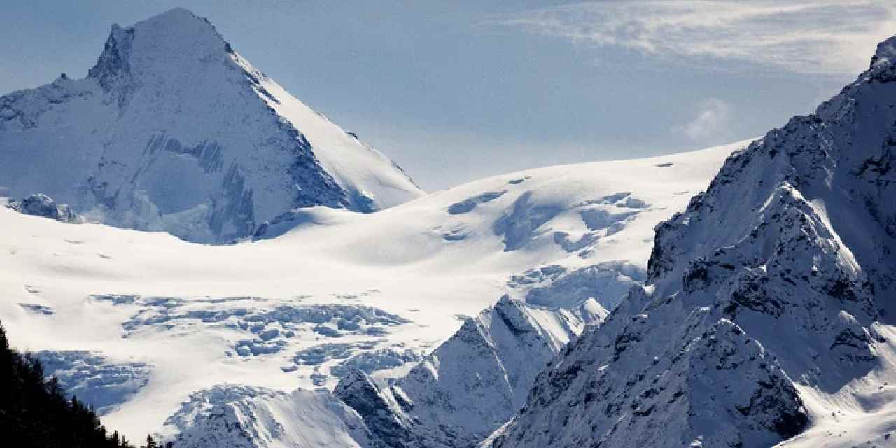 4 bin metrede terk edilmiş bir şekilde bulundular: 5 kayakçının cansız bedenine ulaşıldı