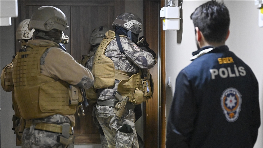 16 ilde 'siber suçlar' operasyonu: 74 kişi tutuklandı