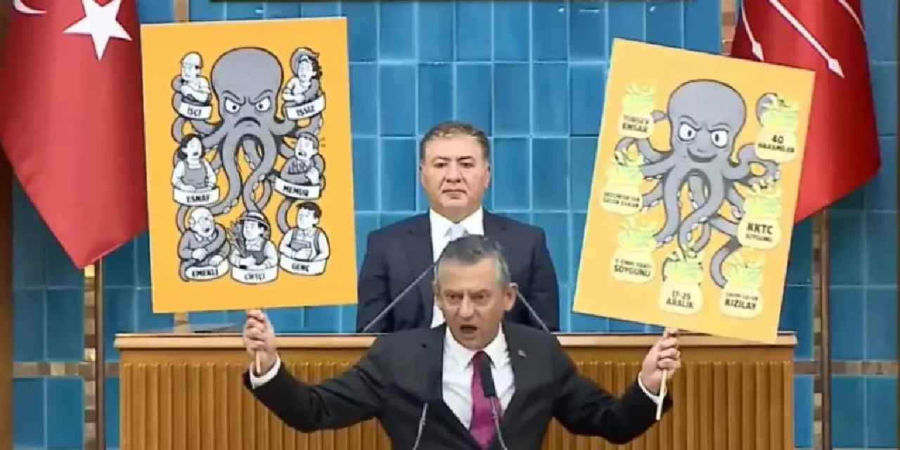 Özgür Özel "Aranan ahtapot bulundu" diyerek açıkladı! Ahtapotu kürsüde gösterdi, tek tek skandalları sıraladı