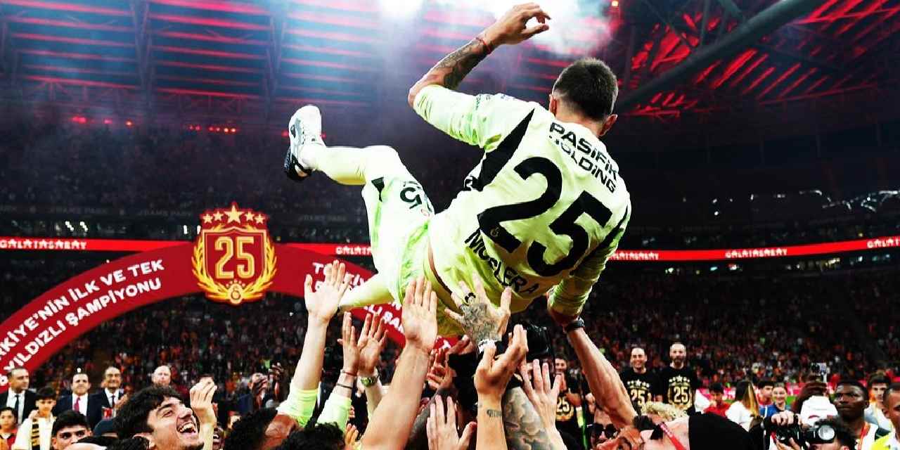 Muslera ve Mertens'e duygusal veda: Tribünlerde gözyaşları sel oldu