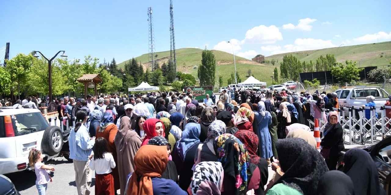 Bedava olduğunu duyan oraya koştu