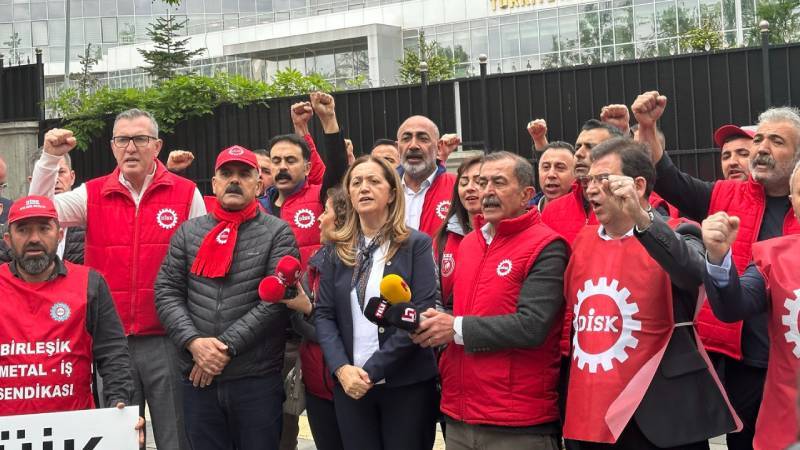 DİSK'ten TÜİK önünde eylem: Yargı kararlarını uy, madde sepetini açıkla!