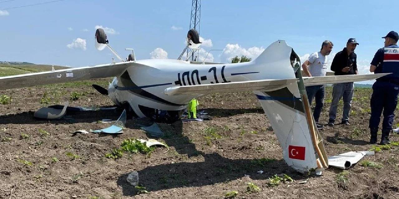 Tarlaya zorunlu iniş yaptı: Uçak ters döndü