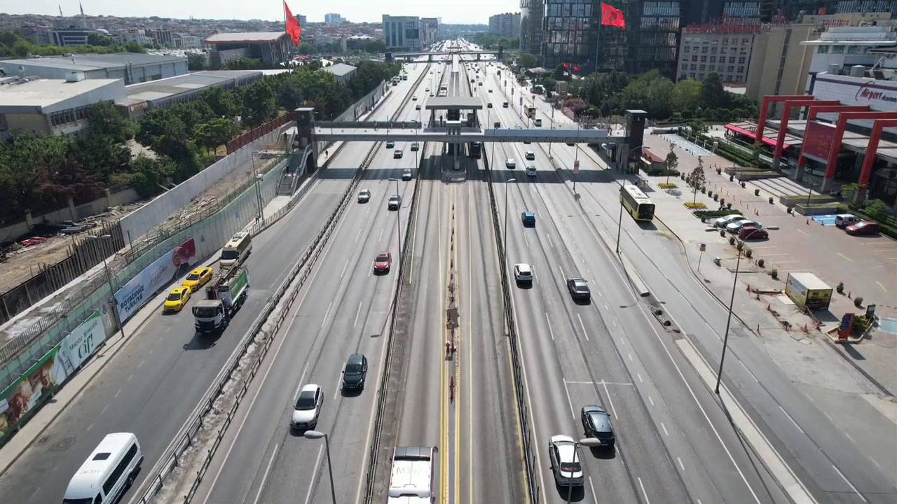 İstanbul'da bayram boşluğu: Trafik yoğunluğu yüzde 17